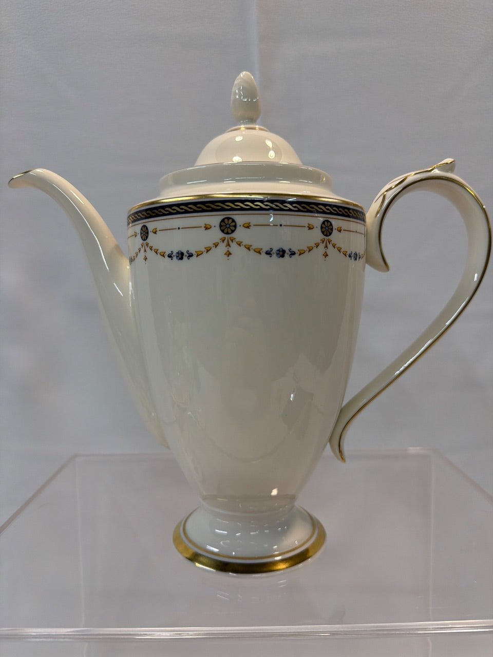 Lenox Ambassador Collection Eaton Knoll Coffee Pot with Lid — Ivory Bone China